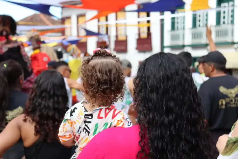 O principal objetivo do Projeto Encontro é fortalecer as comunidades atingidas por barragens de rejeito com cidadania, educação, arte, cultura e serviços públicos gratuitos.