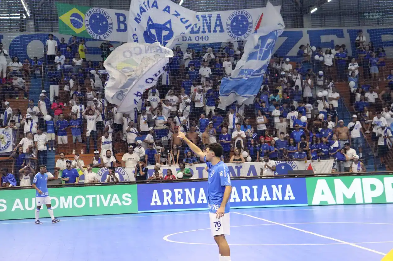 “Nós somos loucos, somos Cruzeiro”, cantou o tempo inteiro a torcida celeste