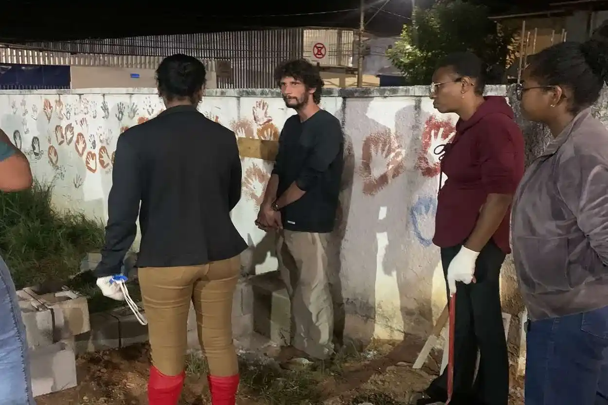 O curso de pedreiras compreende atividades teóricas e práticas