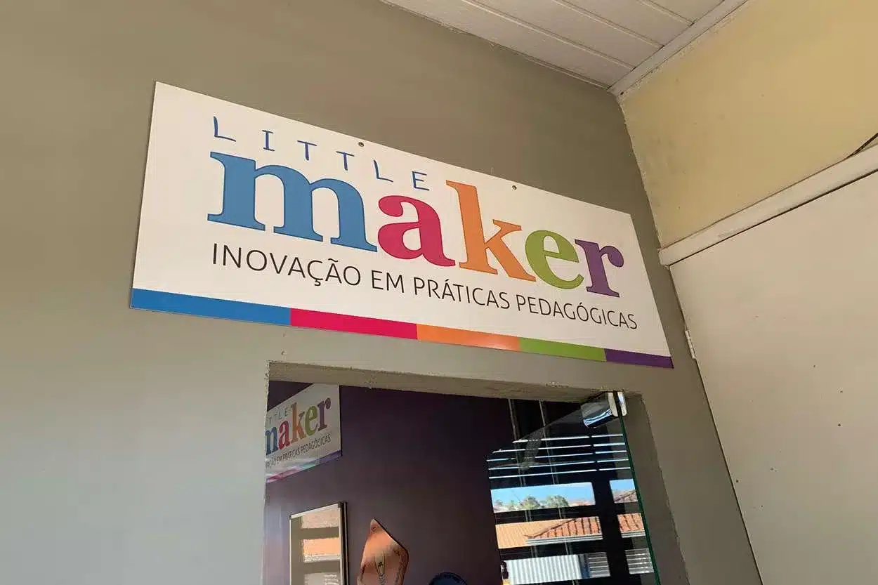 O espaço, padronizado, é concebido para estimular os alunos a serem criativos