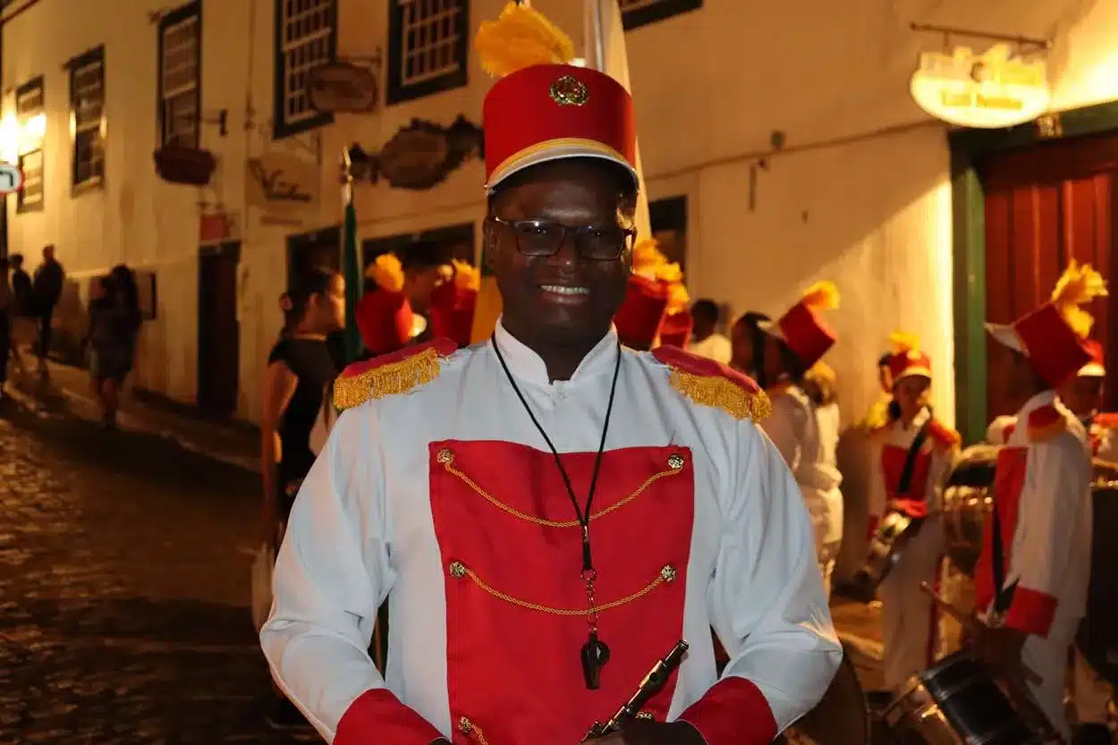 Maicon Juliano, mais conhecido como Tio Maicon, está como Regente Maestro da Fanfarra de Santa Rita Durão há pouco mais de um ano