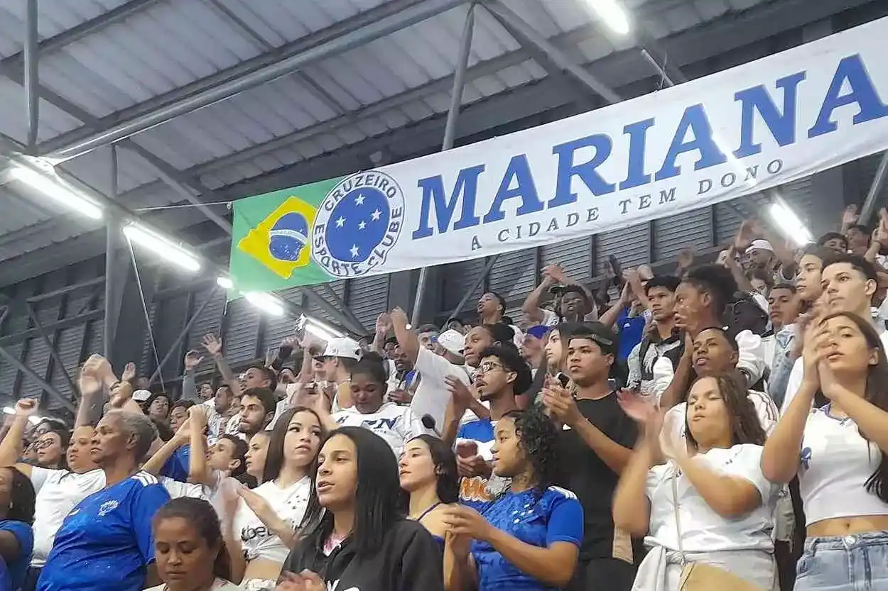 A torcida do Cruzeiro compareceu em bom número, como nas partidas anteriores, disputadas na Arena Mariana