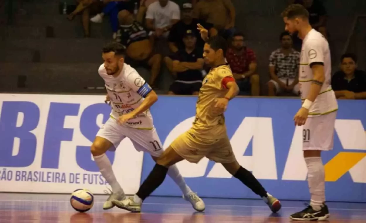 Jogando fora de casa, o Apodi contou com o futebol de Maiquinho (11) e Nem (91) para vencer o Ribeirópolis