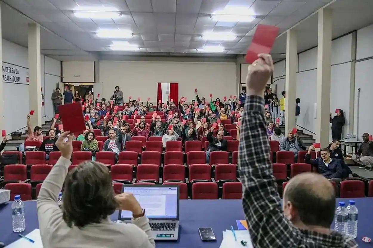 Docentes da UFOP aprovaram a saída unificada da greve. Foto: Divulgação/ADUFOP
