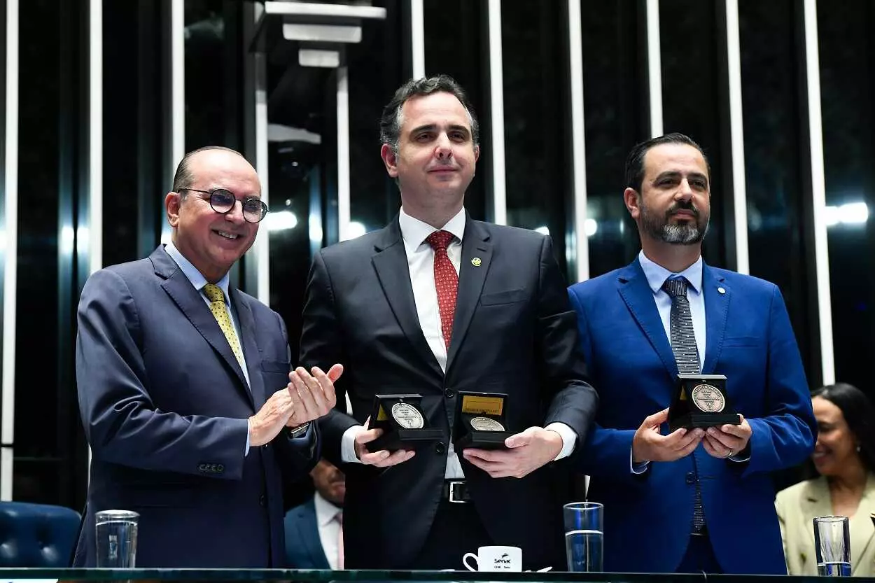 Medalhas Comemorativas dos 150 anos dos sete Tribunais de Justiça, criados por meio do Decreto Imperial 2.342, de Dom Pedro II, foram entregues ao Congresso Nacional, ao presidente Rodrigo Pacheco e ao deputado Duarte Gonçalves Jr.