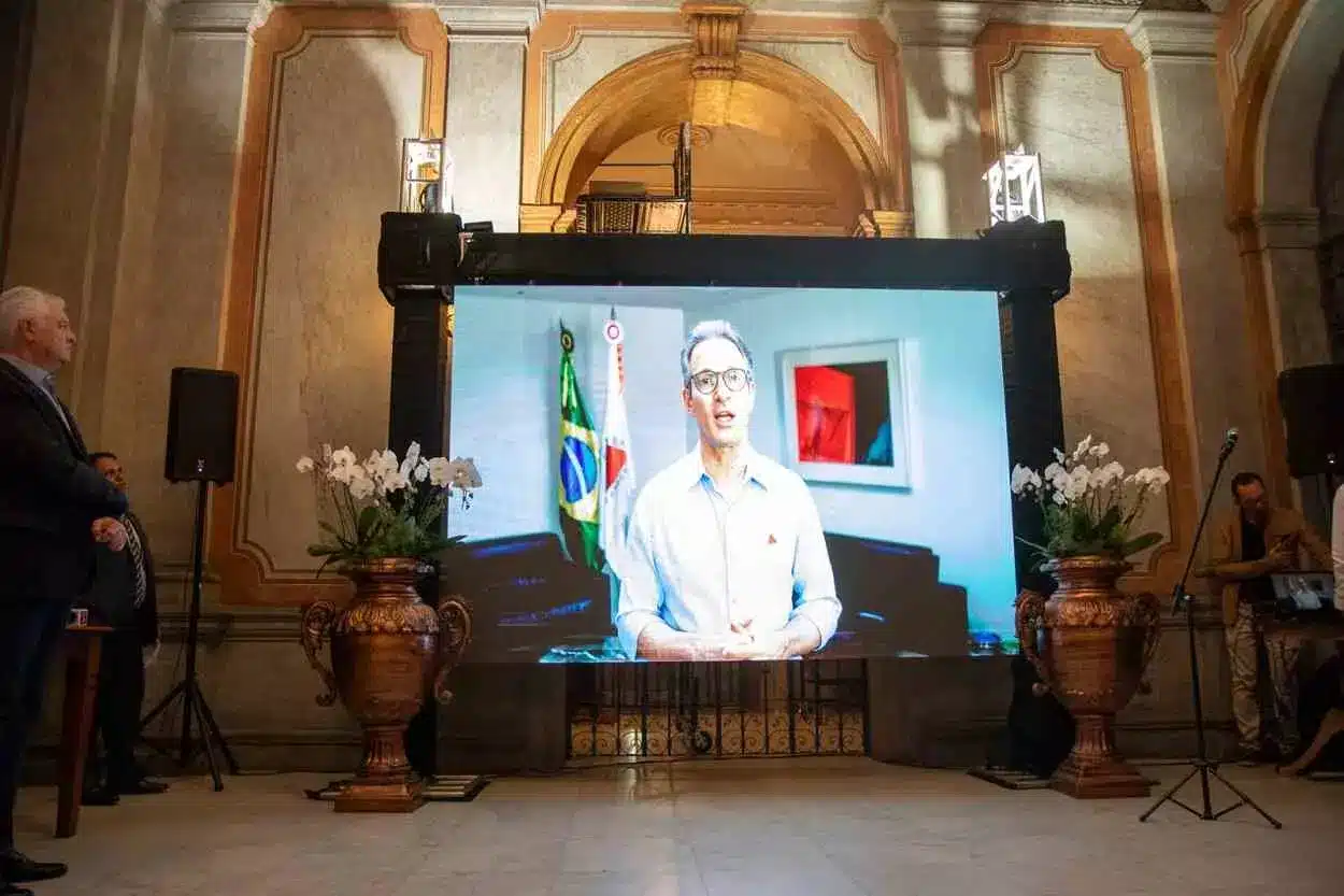 Em mensagem gravada, exibida no evento, o governador do Estado comemorou o lançamento do empreendimento Villa Mariana, que vai proporcionar desenvolvimento econômico de Mariana e região