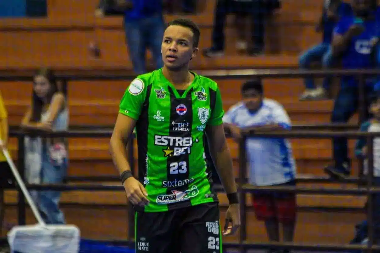 Gaba fez dois dos quatro gols do América no jogo contra o Cruzeiro, pelo Campeonato Metropolitano