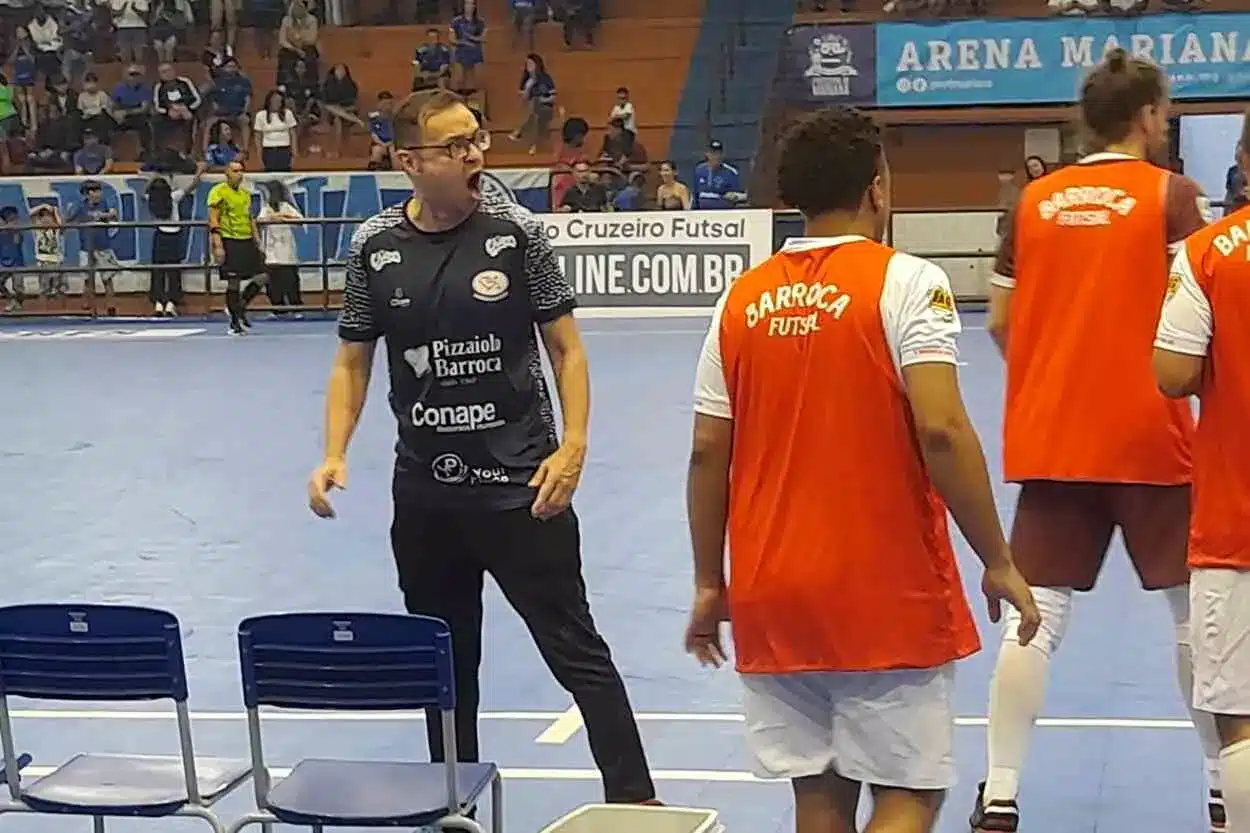 Ciente da diferença técnica entre as equipes, Paulo Rassa, técnico do Barroca, passou o jogo todo muito agitado junto ao banco de reservas, na tentativa de fazer prevalecer o objetivo do time na partida