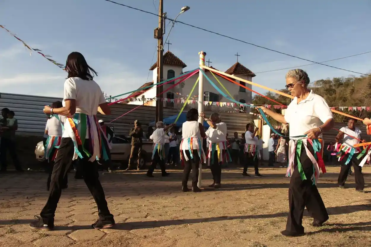 As imediações da Capela de Paracatu de Baixo, em ato de resistência, ainda são utilizadas para as celebrações comunitárias, como a Festa do Menino Jesus