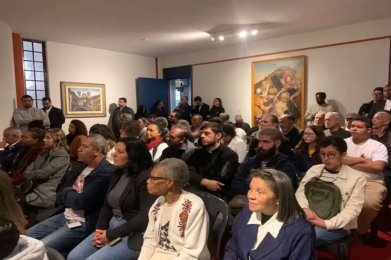 Além das autoridades, um público expressivo se reuniu para a inauguração.