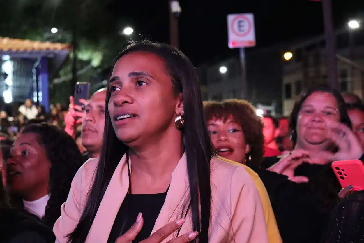 Crianças, adultos e idosos, sem distinção, cantaram e se emocionaram com as músicas do Raça Negra