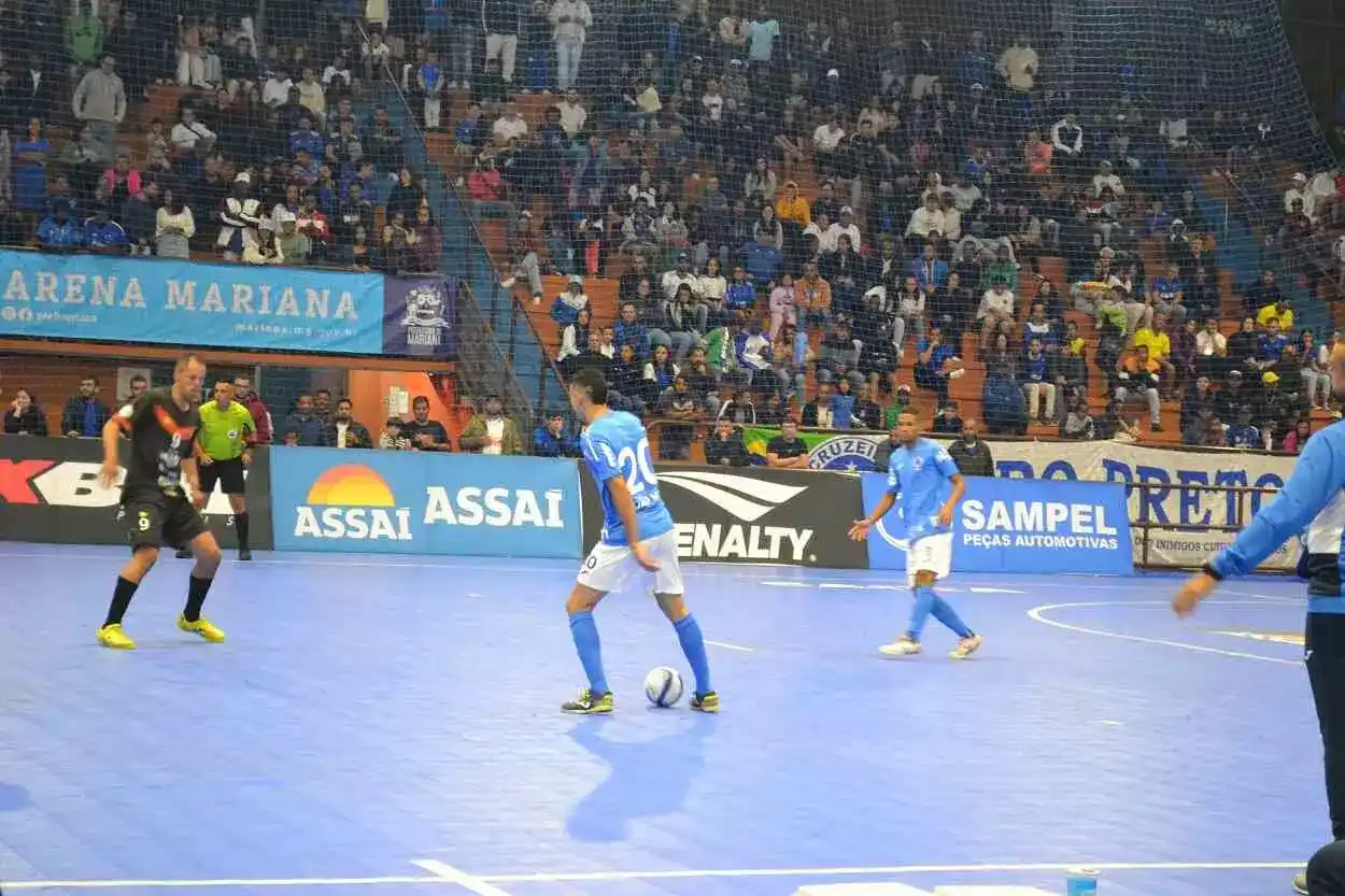 João Vitor (20) é o artilheiro do Cruzeiro Futsal no campeonato brasileiro, também com 8 gols, assim como Kassula, do Yeesco