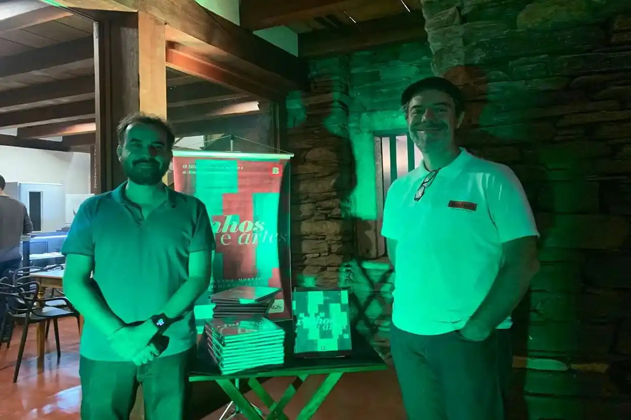 Conrado Moreira e Guilherme Aragão, autores do livro “Vinhos e Artes”, lançado no primeiro aniversário do Museu de Mariana