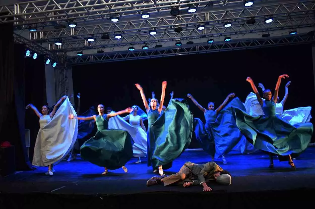 cena da apresentação do Grupo Transformarte, em Ouro Branco
