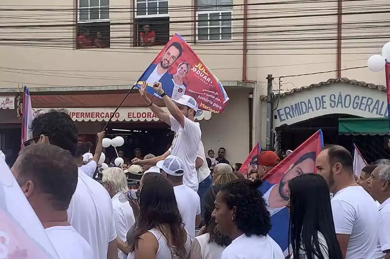 No sábado (05), Juliano Duarte reuniu apoiadores para uma passeata da Arena Mariana até a Praça Minas Gerais