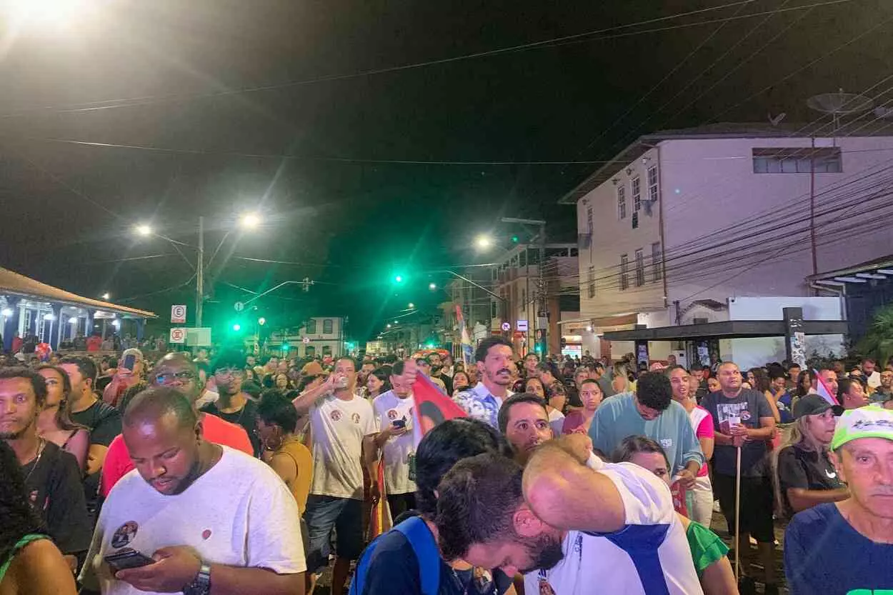 Partidários de Juliano Duarte ocuparam o estacionamento do Terminal Turístico e boa parte da Praça Tancredo Neves