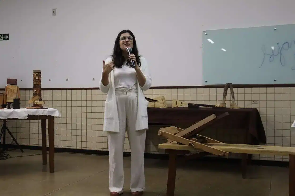 Ana Amaral é gerente de extensão da EOTM e abriu a conversa com o Tio Árvore, palestrante sobre o tema Arte, madeira e sustentabilidade.