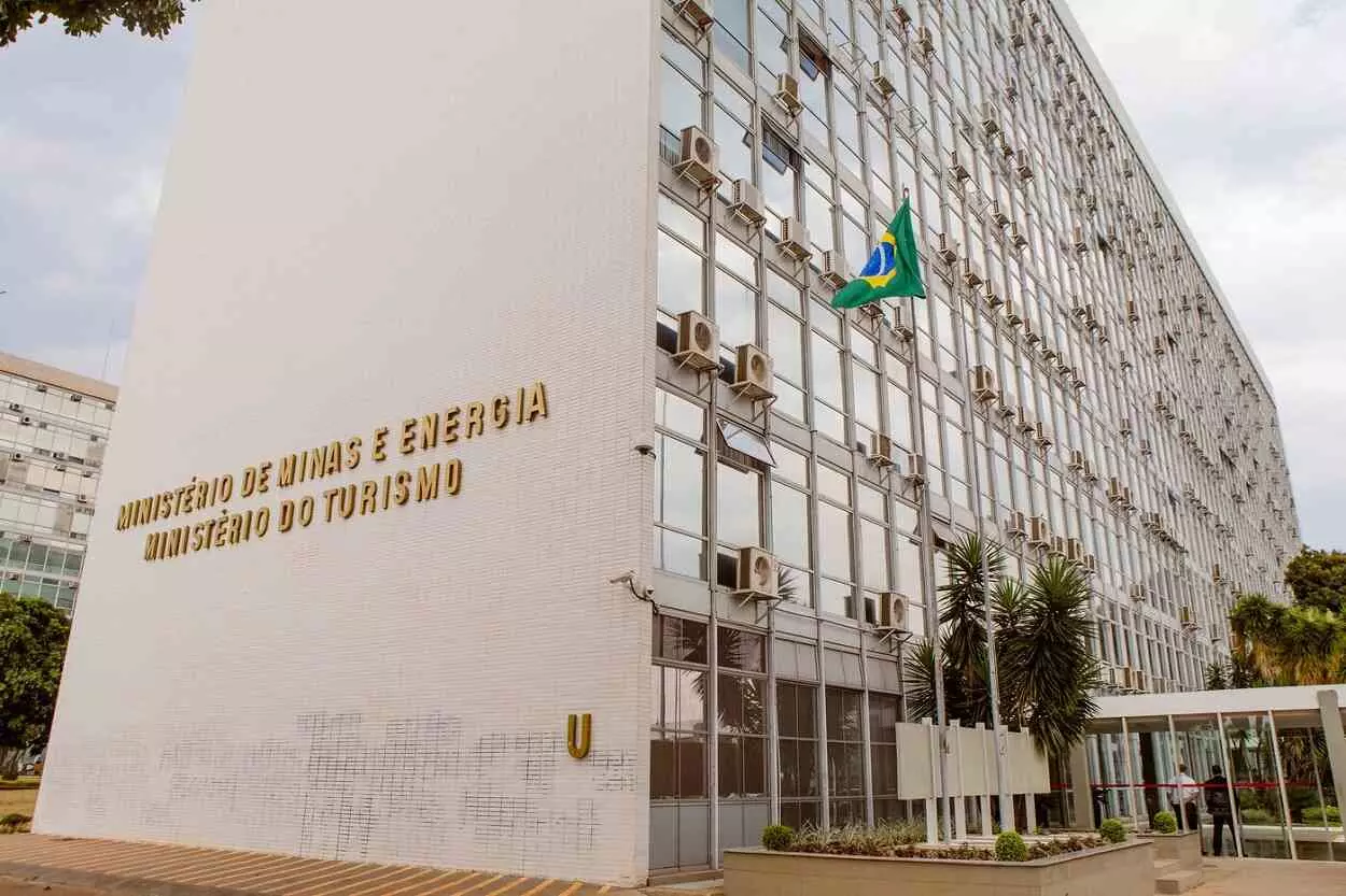 Criada durante o governo Temer para substituir o Departamento Nacional de Produção Mineral, a ANM é vinculada ao Ministério de Minas e Energia, sendo a responsável pela fiscalização das mineradoras