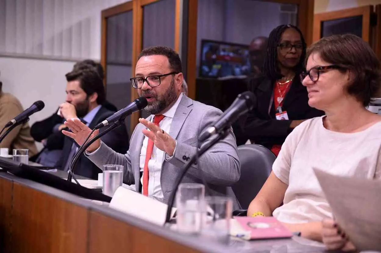 O deputado estadual Leleco Pimentel, desde o ano passado, defende o tombamento múltiplo da localidade de Botafogo