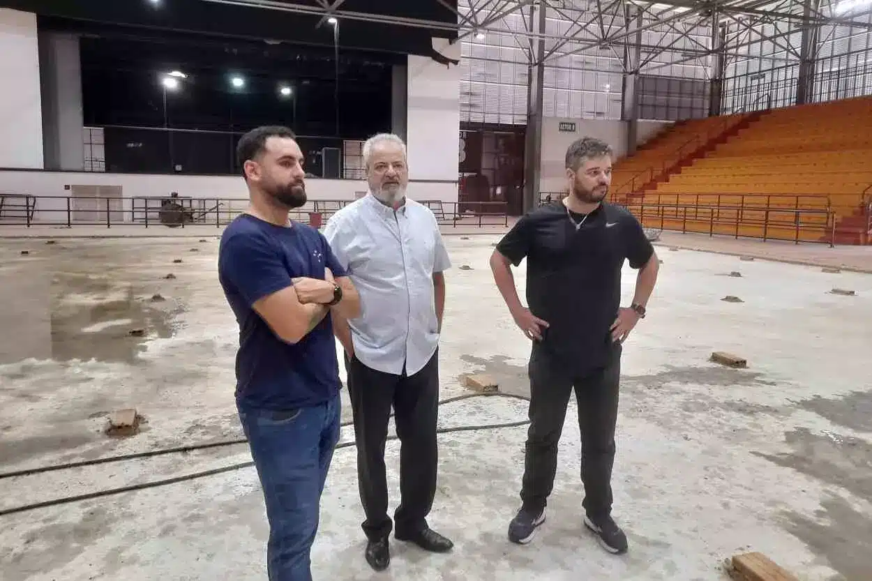 De acordo com Lucas Mota (à esquerda), o Cruzeiro Futsal gostaria de continuar tendo a Arena Mariana como sede em 2025