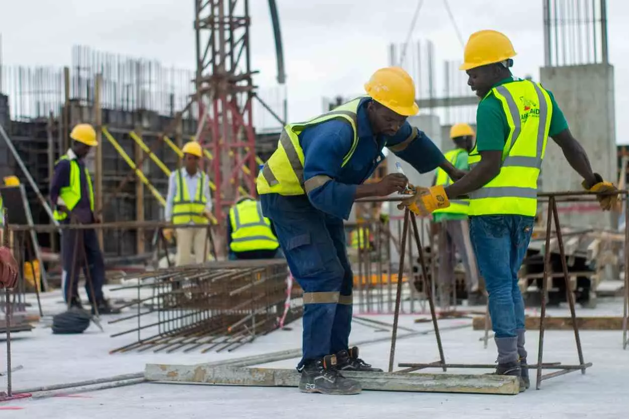 Empresas do setor de construção civil não usam escala 6x1, mas mantém jornada semanal de 44h