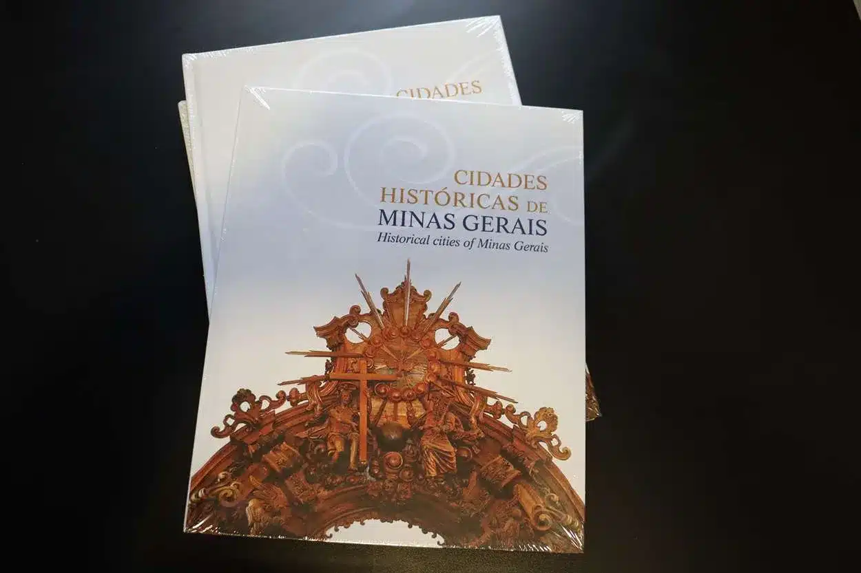 O livro estará disponível a partir de R$95 em breve.