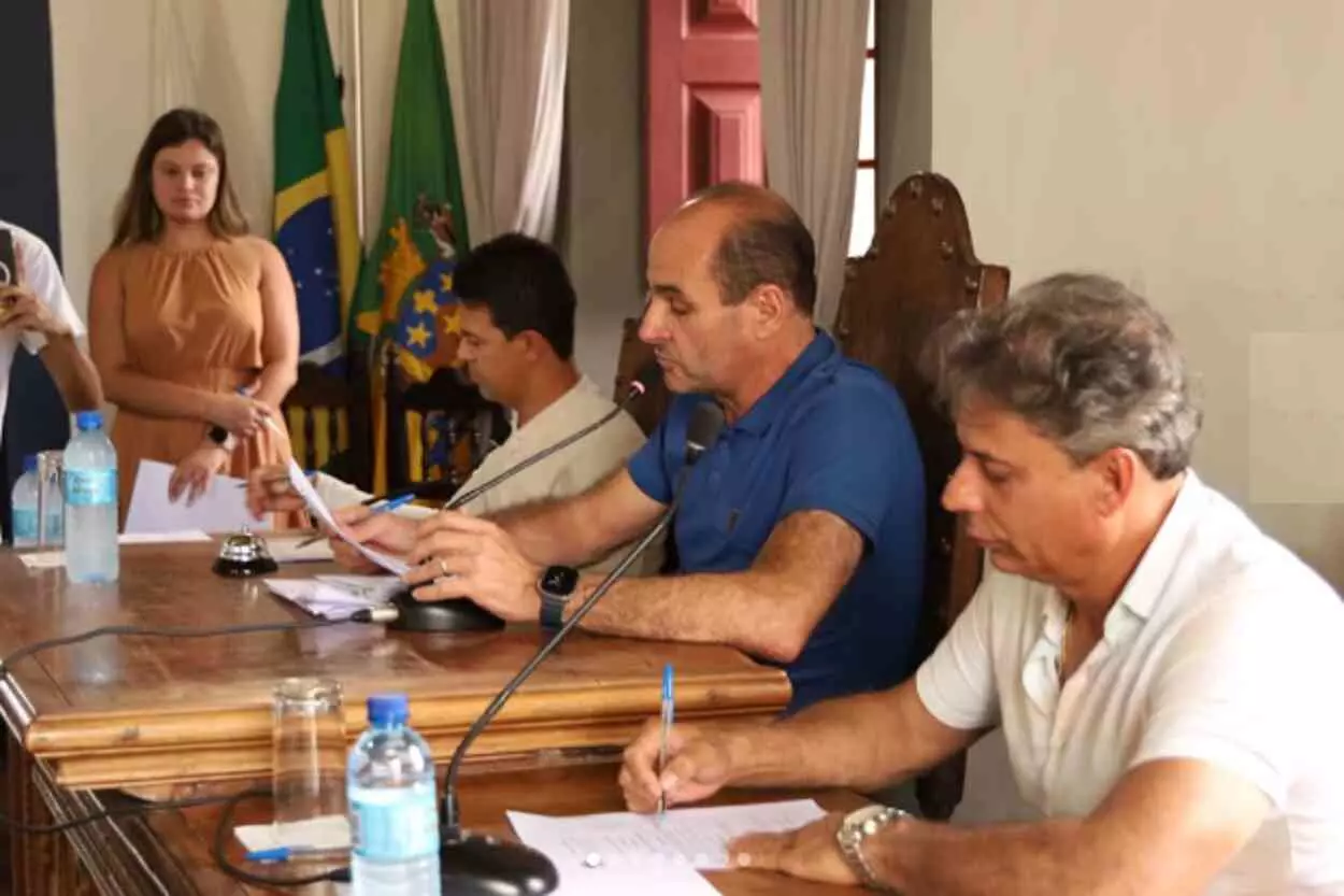 A 38ª reunião ordinária da Câmara de Mariana foi integralmente presidida pelo vereador Fernando Sampaio (PSDB)
