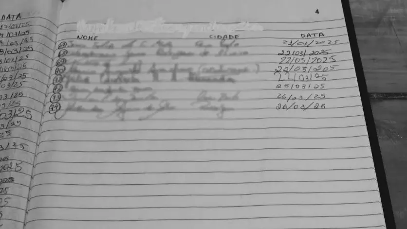 ADUFOP optou por não suprimir o escrito das páginas e cobriu a frase com corretivo, que ainda está visível no livro de registro. – Foto: Reprodução Redes Sociais/ADUFOP