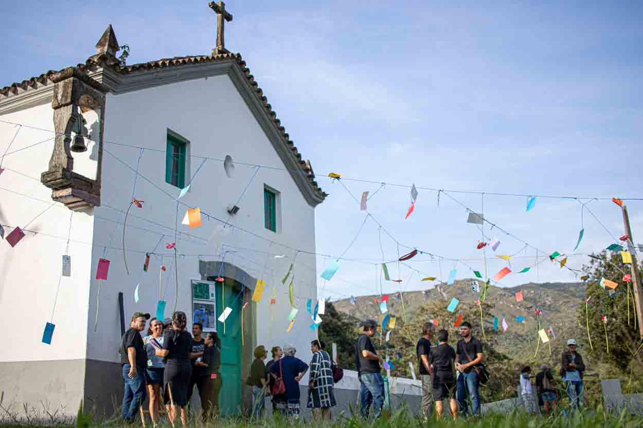 Instalação "chuva de memórias", a comunidade de Botafogo registra suas memórias através de depoimentos