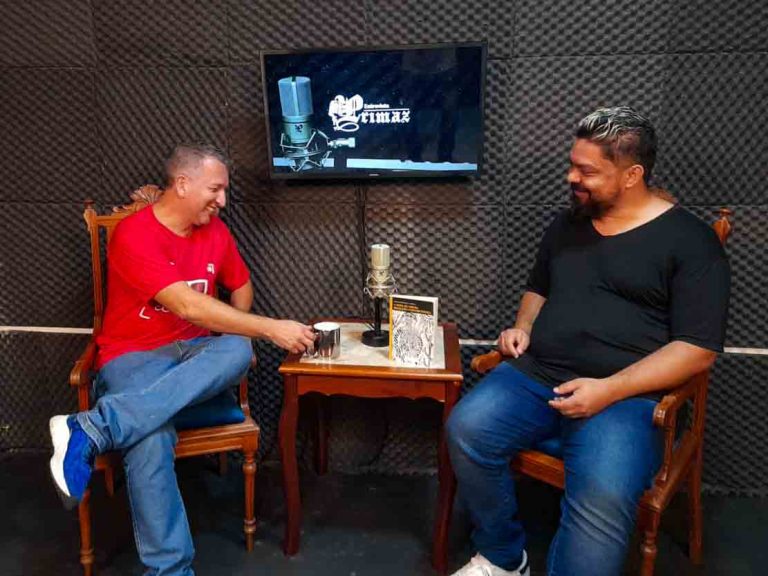 Adriano Medeiros e Lui Pereira no estúdio da Agência Primaz