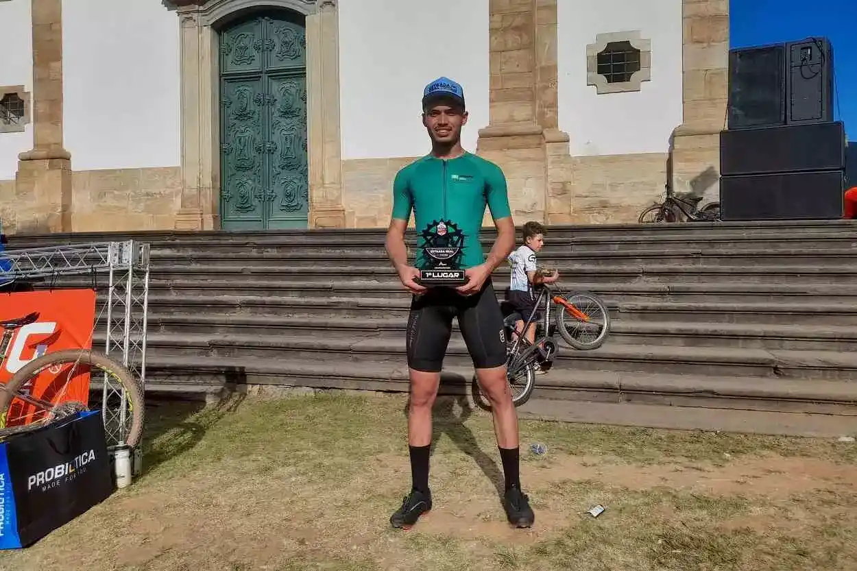 Gustavo Medeiros foi o primeiro entre os que finalizaram a prova no circuito completo original – Foto: Luiz Loureiro/Agência Primaz