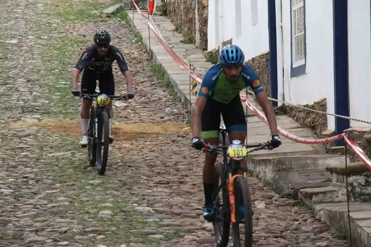 Prova de XCC sub-30 proporcionou excelente duelo no primeiro dia de provas de mountain bike, em Mariana