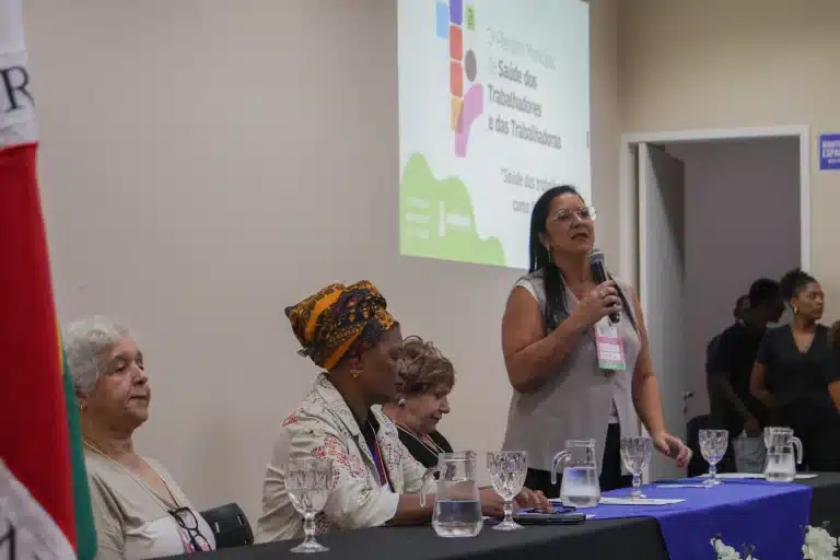 Representantes do poder público e profissionais da saúde foram consultados para discutir políticas públicas para saúde dos trabalhadores