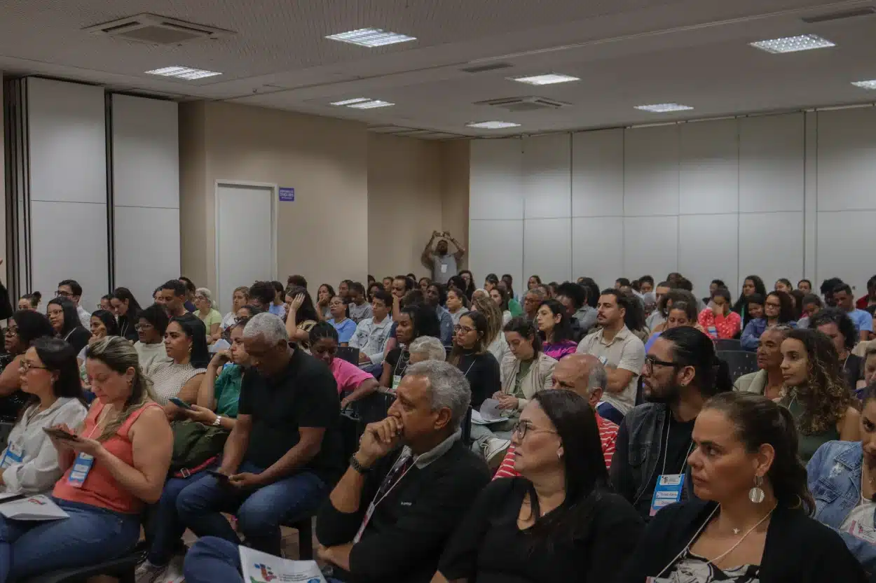 Participantes no Centro de Convenções para discutir políticas públicas para saúde dos trabalhadores