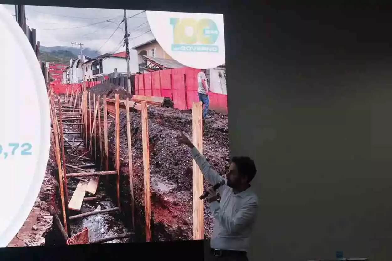 Obra emergencial na Rua Élvio Moreira Moraes foi uma das prioridades dos primeiros 100 dias de governo