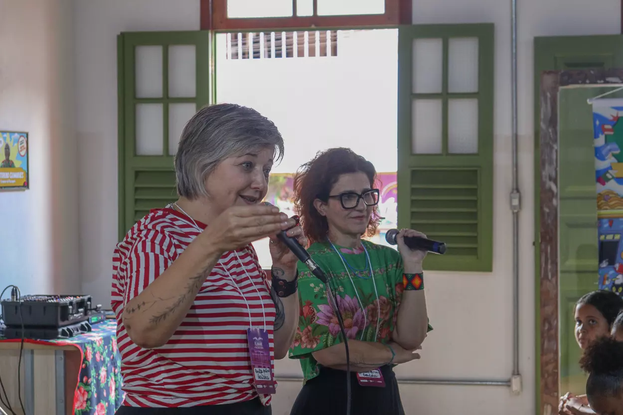 As escritoras Gabriela Romeu e Penélope Martins