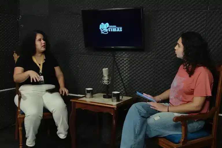 Hariane Alves entevistada por Maria Teresa Carvalho no estúdio da Agência Primaz