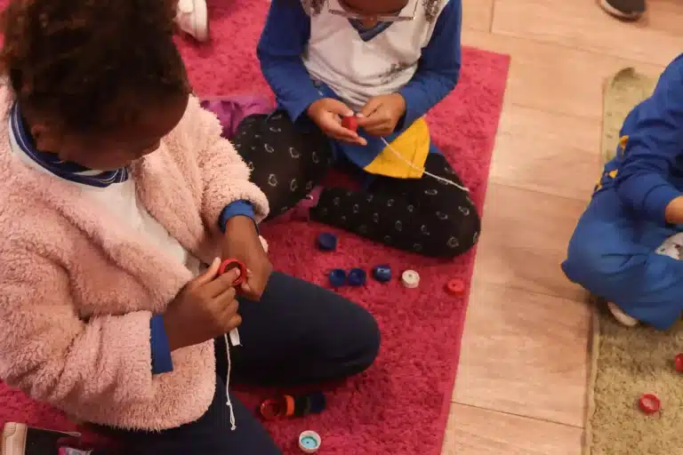 Oficina de brinquedos da Semana Mundial do Brincar.