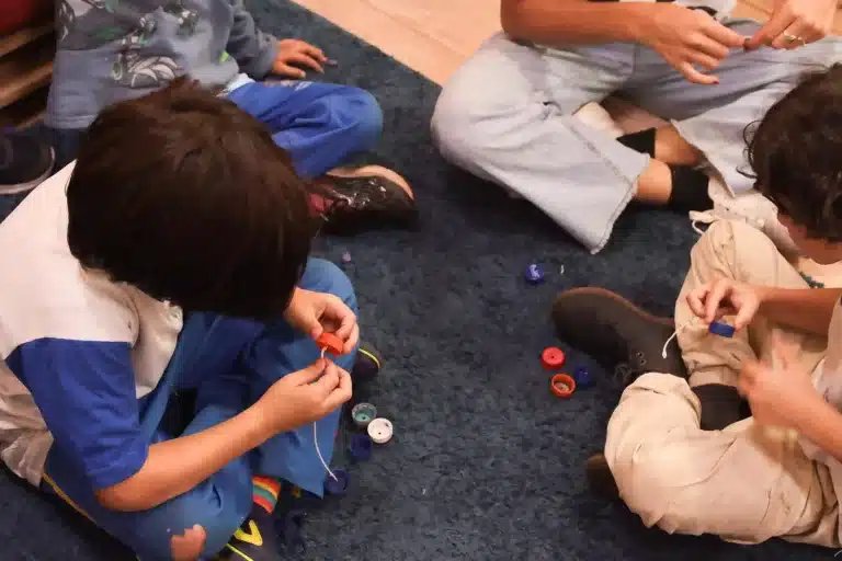 Oficina de brinquedos da Semana Mundial do Brincar.