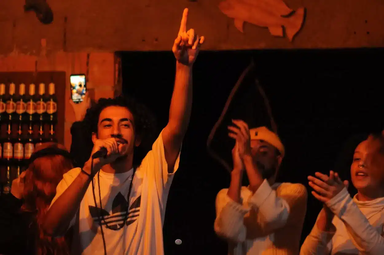 Coletivo de hip-hop em ensaio aberto no Mirante das Artes.