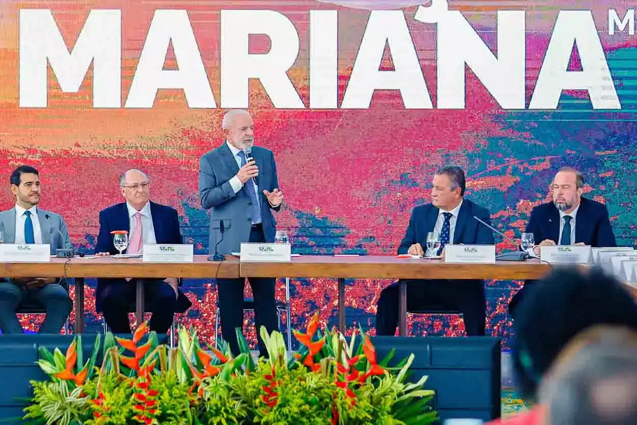 Lula discursa durante anúncio do Novo Acordo de Mariana