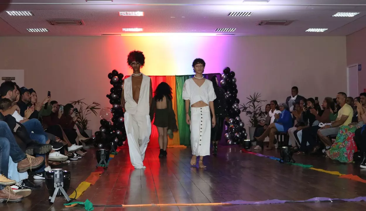 O evento focou na celebração da diversidade e marcou a presença da comunidade na cidade, no dia internacional do orgulho LGBTQIAPN+.