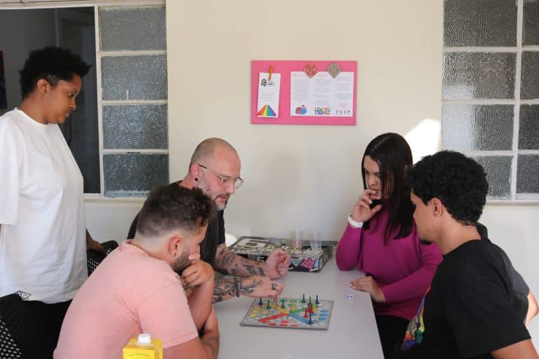 Como parte da Semana do Orgulho, o CRA LGBT+ realiza tarde de jogos e reforça a missão de ser um espaço ativo na luta por direitos e respeito