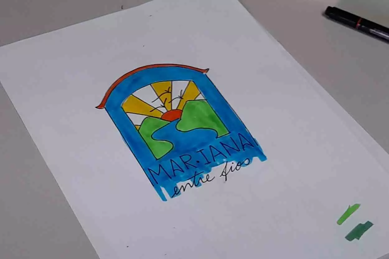 Logomarca produzida por Ronaldo Fraga para as bordadeiras marianenses
