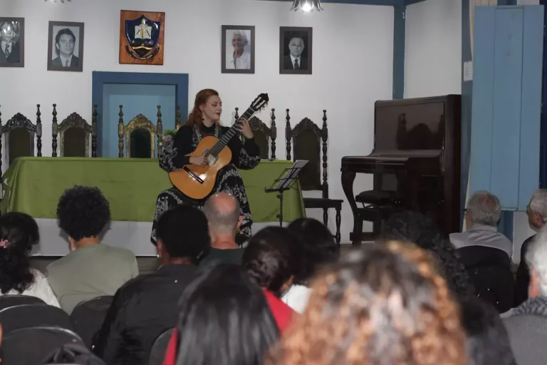 Ana Clara leva a turnê Novos Ventos a Casa de Cultura de Mariana.