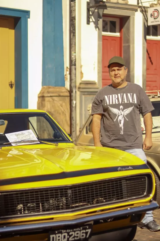 Danilo Gonçalves e o seu xodó, o Camaro Amarelo 1967