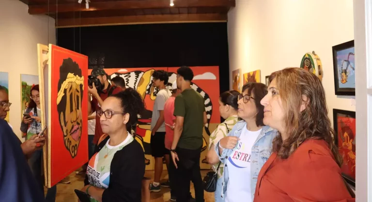 “Habitar a Si” convida o público a enxergar o corpo como construção e a cidade como extensão de si. Exposição integra a programação do Festival de Inverno.
