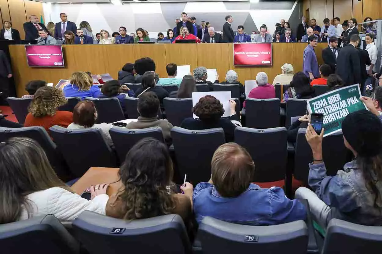 Trabalhadores protestam contra militarização em audiencia pública na assembléia legislativa de minas gerais