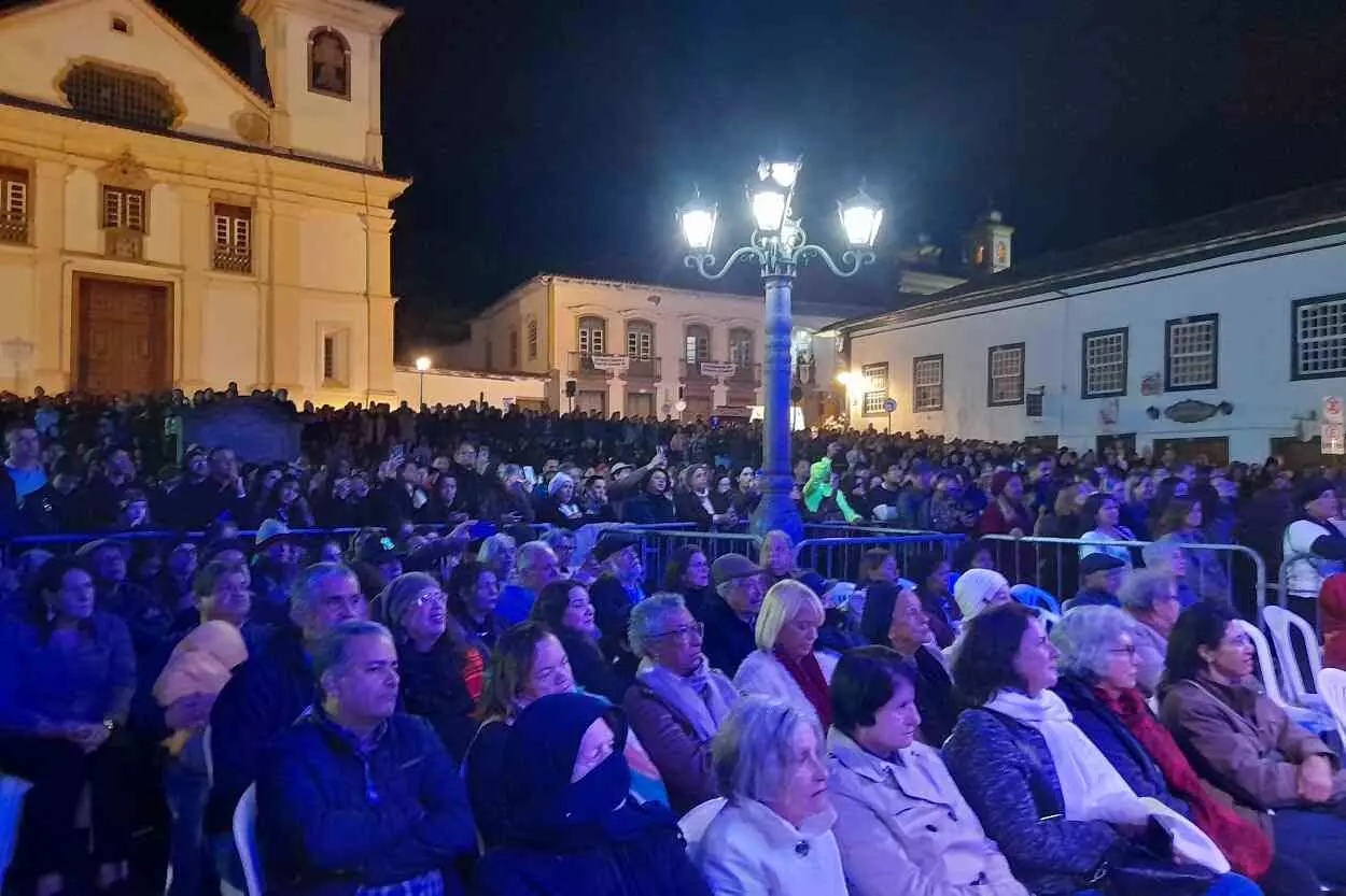 Terceira idade e pessoas com deficiência puderam assistir ao “Lendas do Rock” em um espaço reservado e confortável