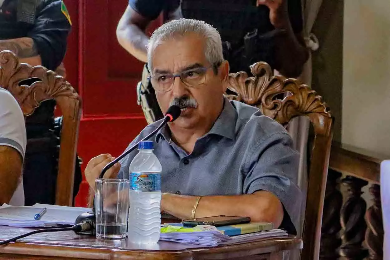 Marcelo Macedo durante sessão da Câmara de Mariana, sobre corte do Mariana D'Elas.